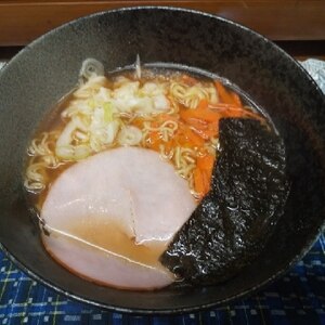 豚骨ラーメン(うまかちゃん)焼豚＊人参入り